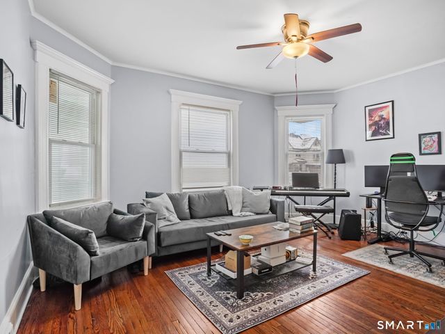 28 Dolsen Place, Stamford, CT 06901