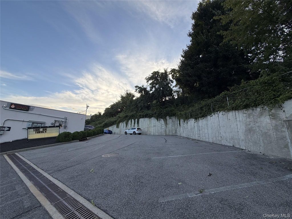 2475 Central Park Avenue, Yonkers, NY 10710 — photo 4