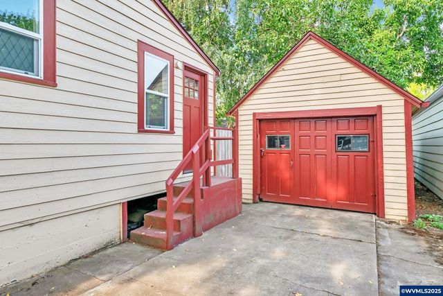 1425 17th St NE, Salem, OR 97301