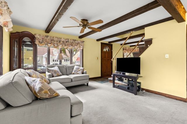 18 Bartholomew Ter, Peabody, MA 01960