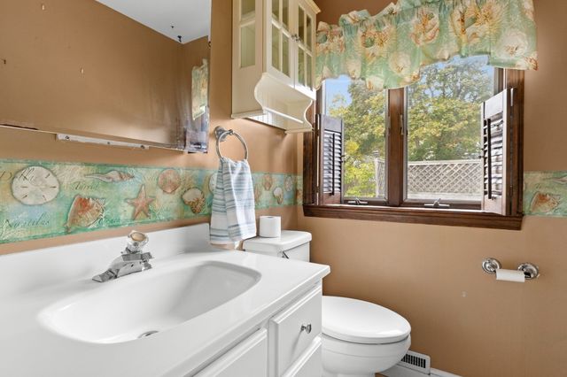 18 Bartholomew Ter, Peabody, MA 01960