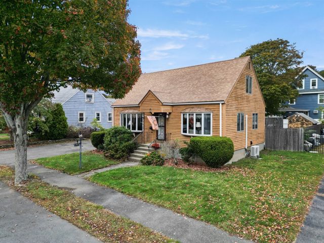 18 Bartholomew Ter, Peabody, MA 01960