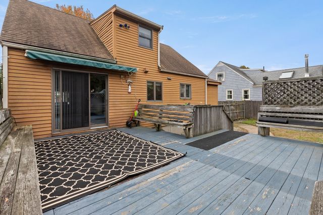 18 Bartholomew Ter, Peabody, MA 01960
