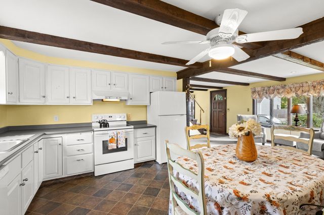 18 Bartholomew Ter, Peabody, MA 01960