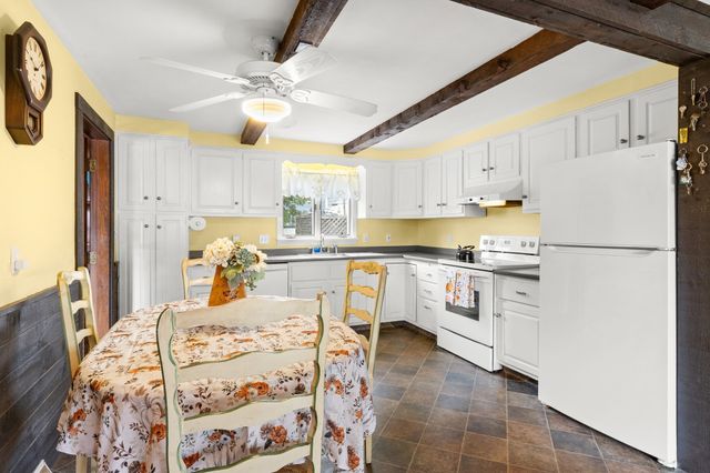 18 Bartholomew Ter, Peabody, MA 01960