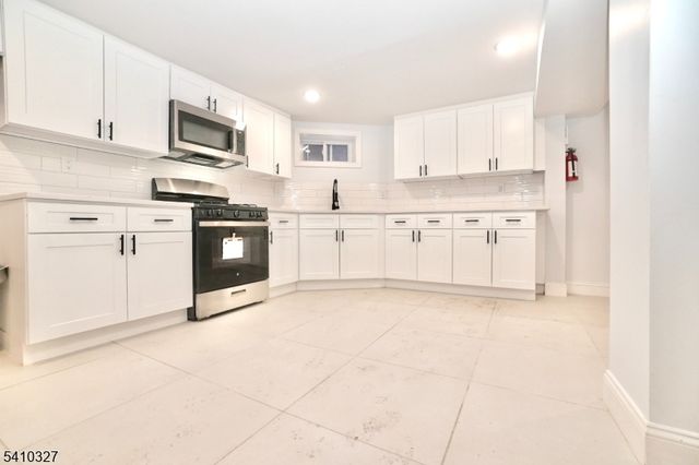 41 Arlington Ave., Jersey City, NJ 07305
