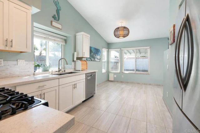 883 Glenwood Drive, Oceanside, CA 92057