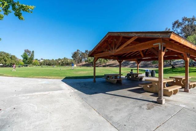 883 Glenwood Drive, Oceanside, CA 92057