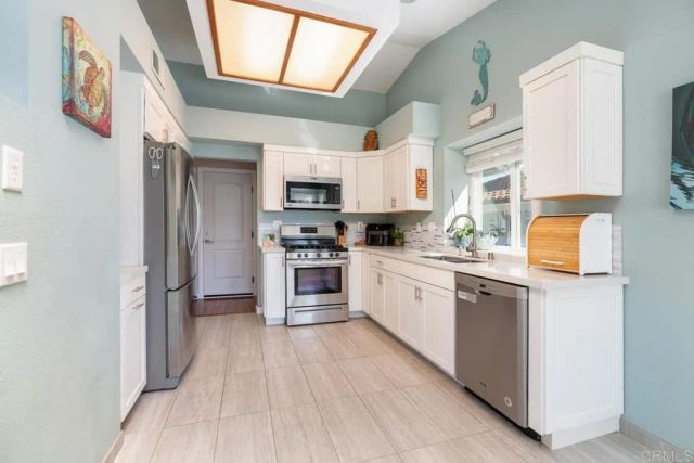 883 Glenwood Drive, Oceanside, CA 92057