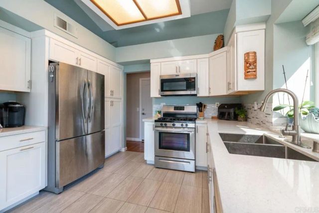 883 Glenwood Drive, Oceanside, CA 92057
