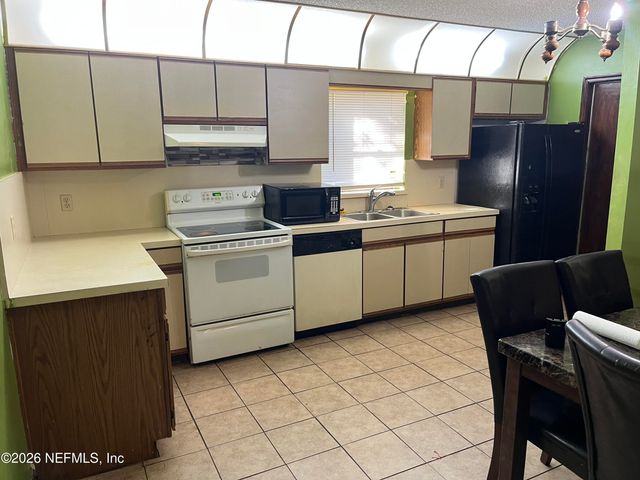 8126 SABLE WOOD Drive N, Jacksonville, FL 32244