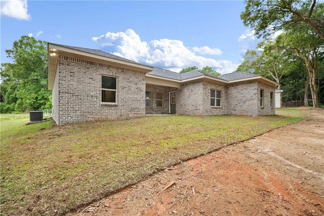 7032 Country Oaks Drive N, Irvington, AL 36544