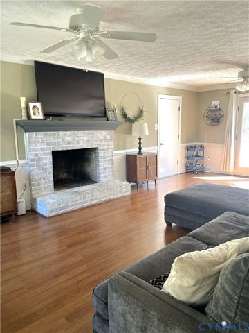 4007 Walters Dr, Chester, VA 23831