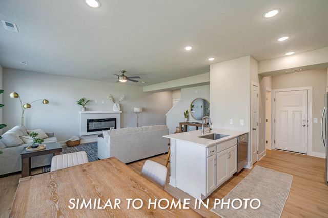 6944 Poppy Court, Johnston, IA 50131