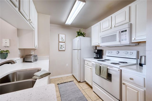 5551 BENTGRASS DRIVE 11-303, Sarasota, FL 34235
