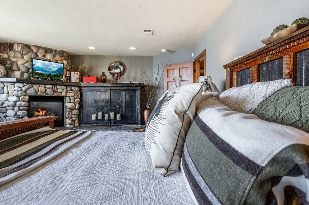 Image 36 of property listing at 953 and 921 Angel Point Road, Lakeside, MT 59922
