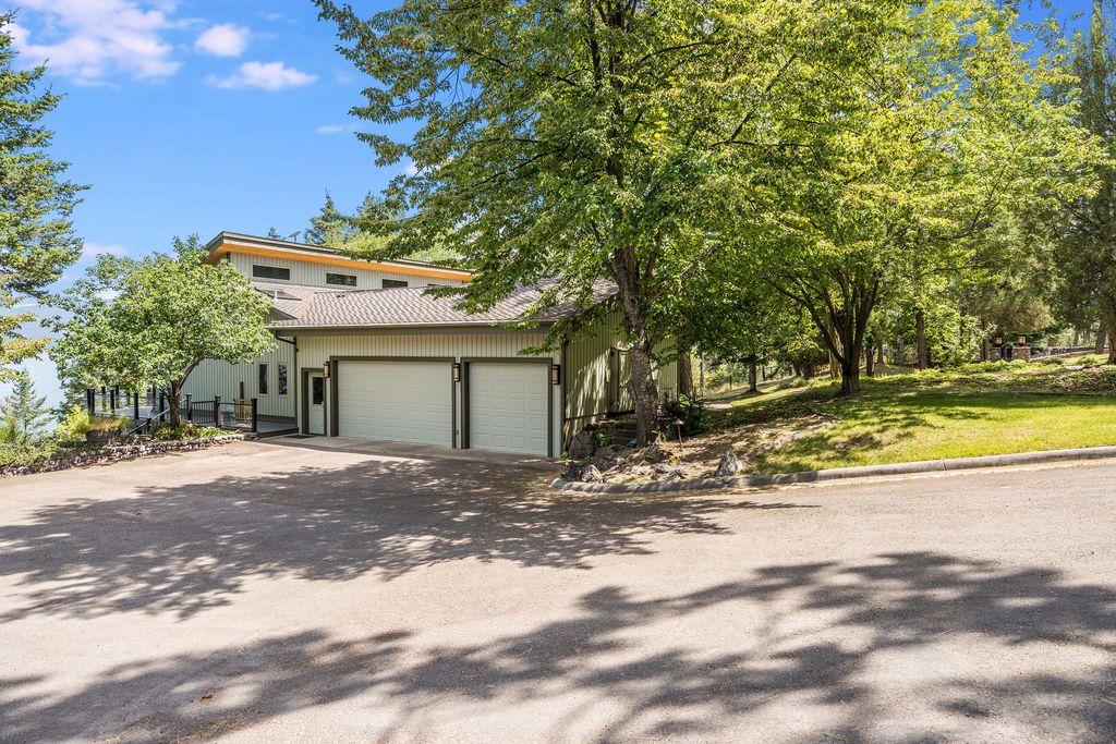 Image 63 of property listing at 953 and 921 Angel Point Road, Lakeside, MT 59922