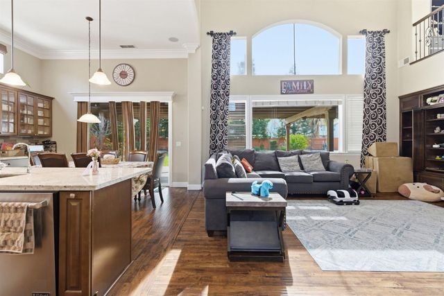 848 W Santos Ave, Ripon, CA 95366