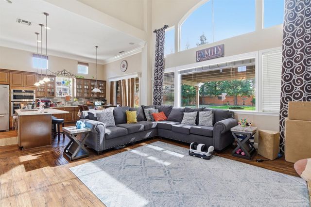 848 W Santos Ave, Ripon, CA 95366