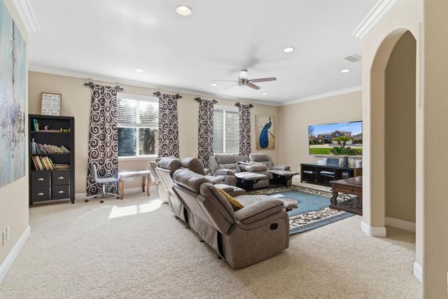 848 W Santos Ave, Ripon, CA 95366