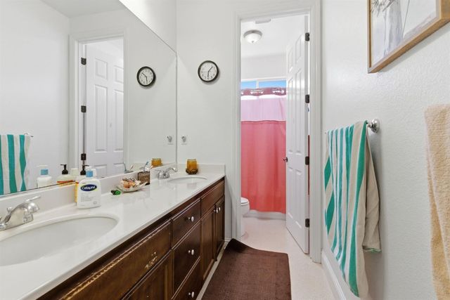 848 W Santos Ave, Ripon, CA 95366