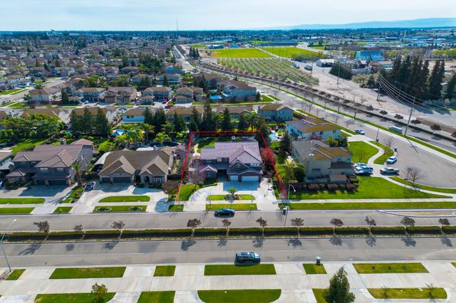 848 W Santos Ave, Ripon, CA 95366