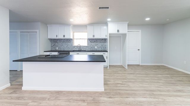 2102 Custer Ave, Odessa, TX 79761