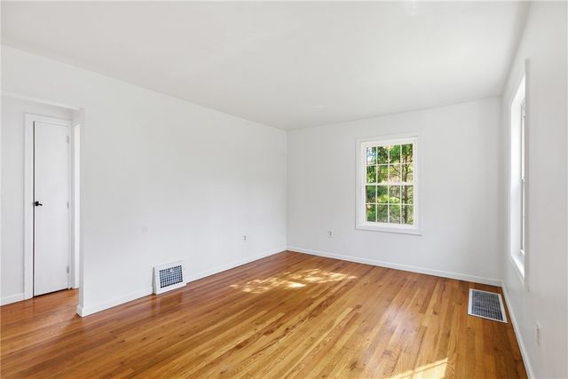 5779 Clark Ave, Bethel Park, PA 15102