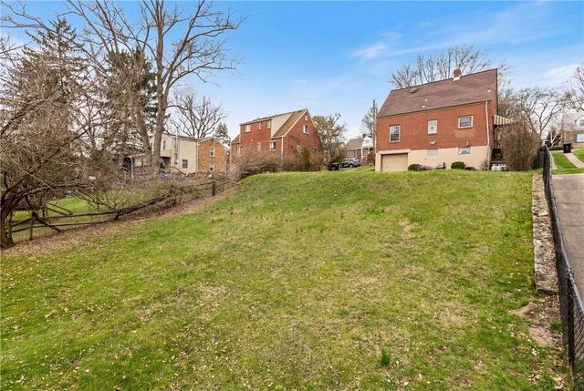 5779 Clark Ave, Bethel Park, PA 15102