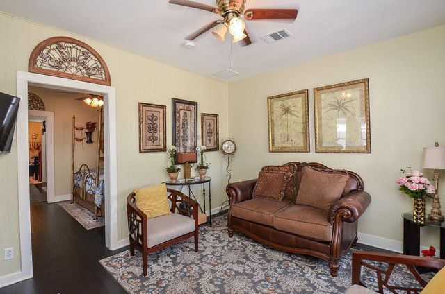903 Mcintosh Street, Houston, TX 77009