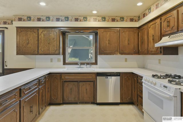 201 Barrington Drive, Gretna, NE 68028