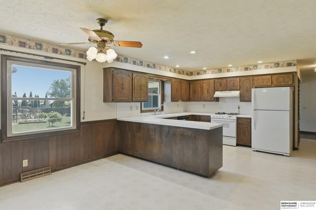 201 Barrington Drive, Gretna, NE 68028