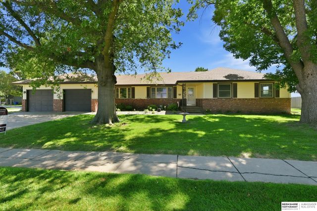 201 Barrington Drive, Gretna, NE 68028