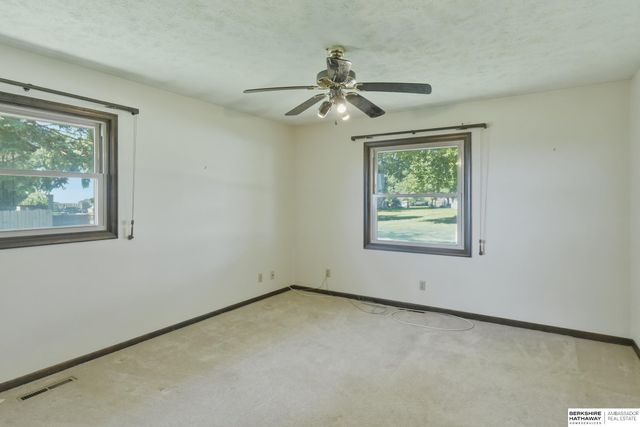 201 Barrington Drive, Gretna, NE 68028