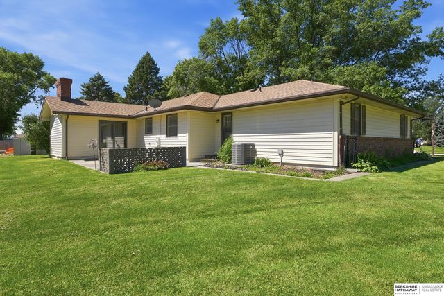 201 Barrington Drive, Gretna, NE 68028