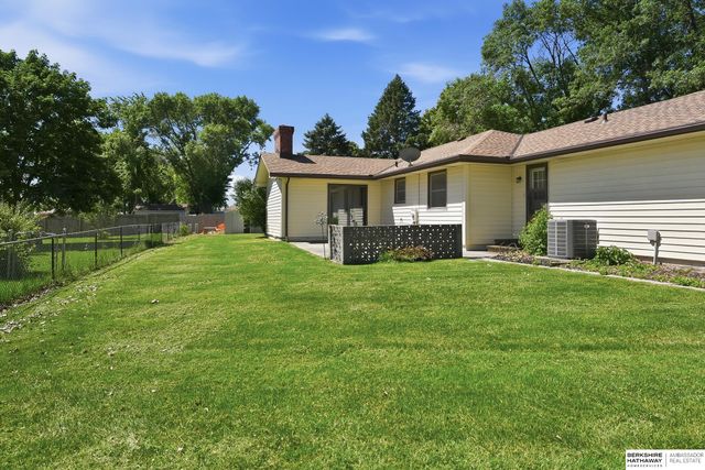201 Barrington Drive, Gretna, NE 68028