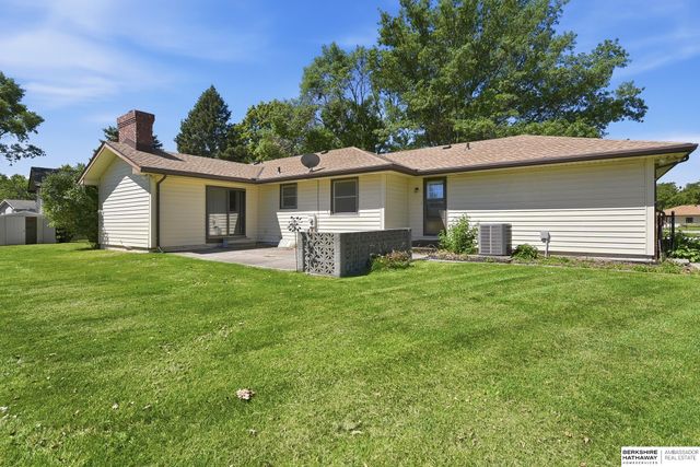 201 Barrington Drive, Gretna, NE 68028