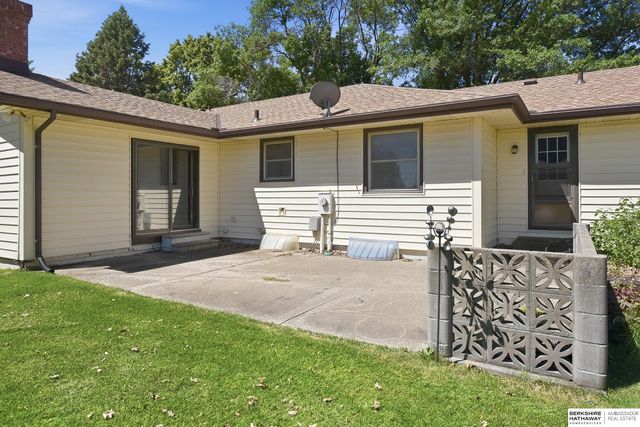 201 Barrington Drive, Gretna, NE 68028