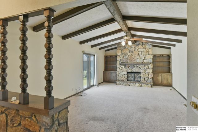 201 Barrington Drive, Gretna, NE 68028