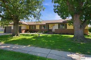 201 Barrington Drive, Gretna, NE 68028