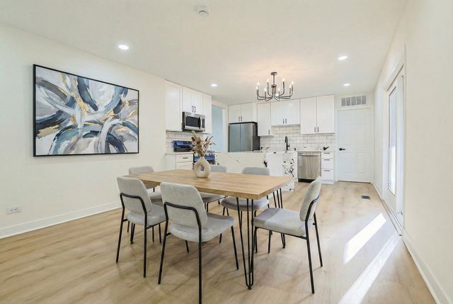 7784 Huntington Circle S, Hanover Park, IL 60133