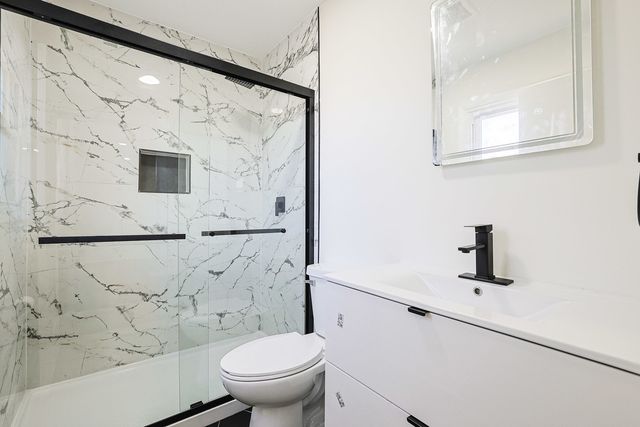 7784 Huntington Circle S, Hanover Park, IL 60133