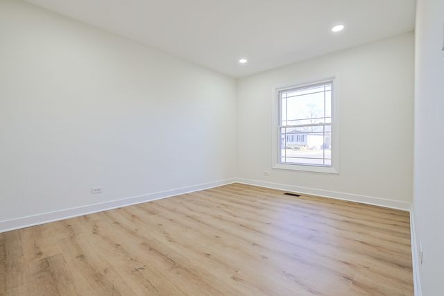 7784 Huntington Circle S, Hanover Park, IL 60133