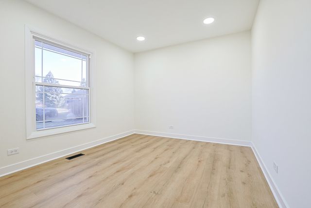 7784 Huntington Circle S, Hanover Park, IL 60133