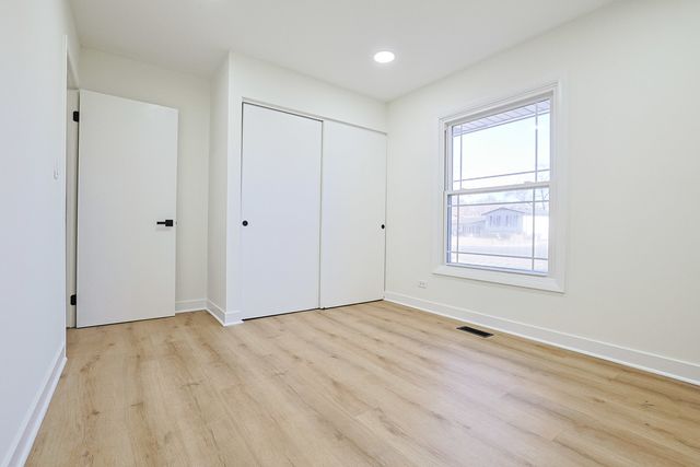 7784 Huntington Circle S, Hanover Park, IL 60133