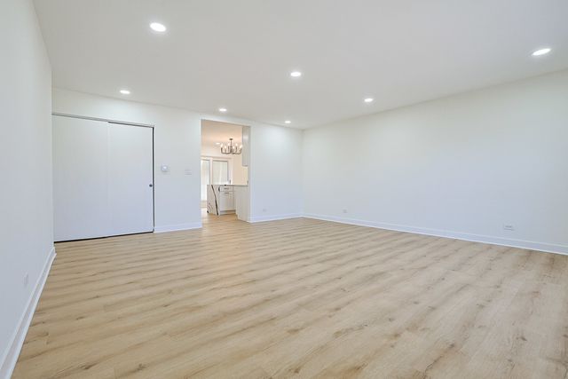 7784 Huntington Circle S, Hanover Park, IL 60133