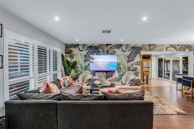 801 NW 24th St, Wilton Manors, FL 33311