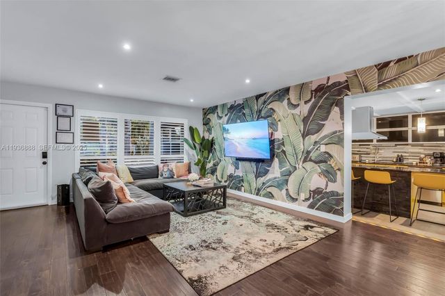 801 NW 24th St, Wilton Manors, FL 33311