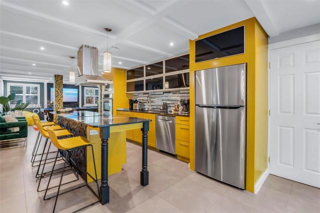 801 NW 24th St, Wilton Manors, FL 33311