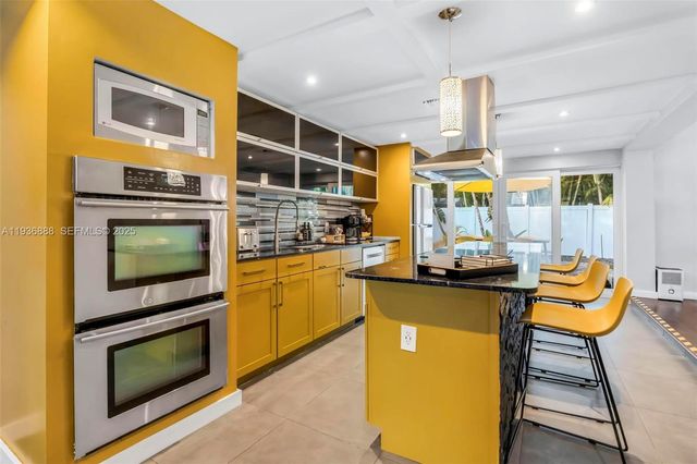 801 NW 24th St, Wilton Manors, FL 33311